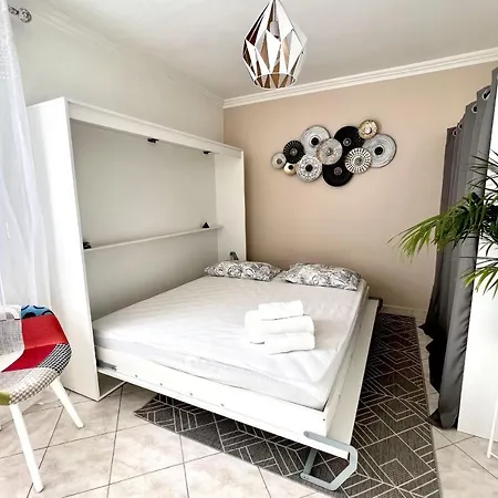 Bright And Quiet Nest With Nice View In Apartment Frejus