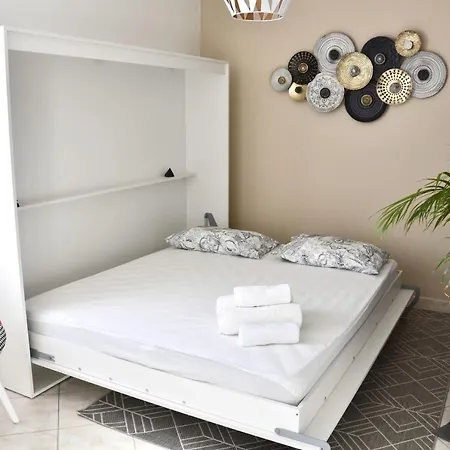 Apartment Bright And Quiet Nest With Nice View In Frejus