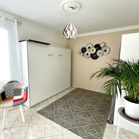 Apartment Bright And Quiet Nest With Nice View In Frejus