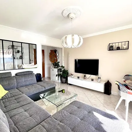 Bright And Quiet Nest With Nice View In Apartment Frejus