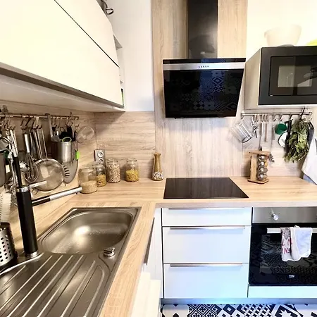 Bright And Quiet Nest With Nice View In Apartment *
