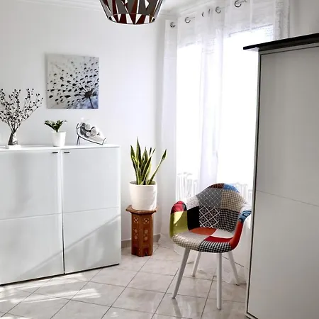 Bright And Quiet Nest With Nice View In Apartment Frejus